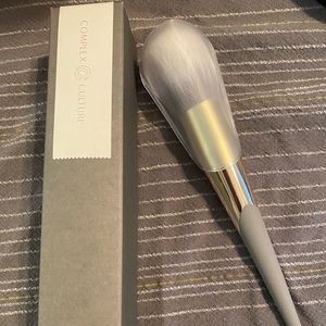 Complex Culture Powder Brush